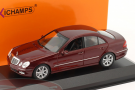 1:43 Mercedes W211 E Klasa Limuzina sa vitrinom 2006 2009 tamno crveni Minichamps  dužina: 11,20 centimetara