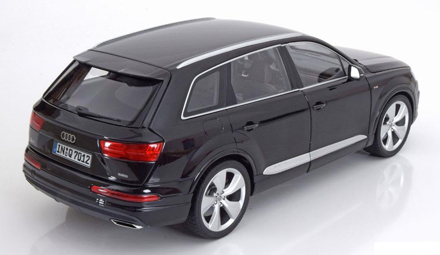 Audi q7 1 18