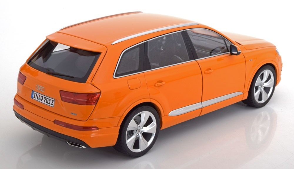 Audi q7 1 18